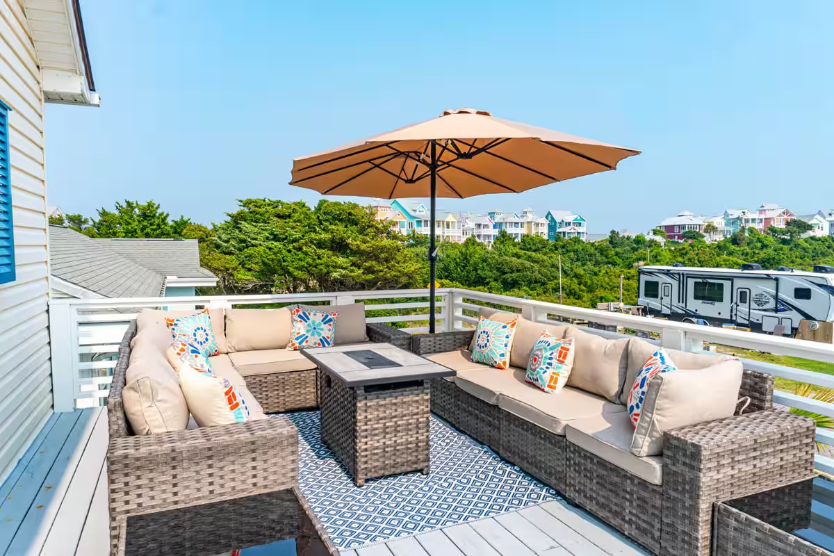 Upper deck lounge seating with neighborhood view