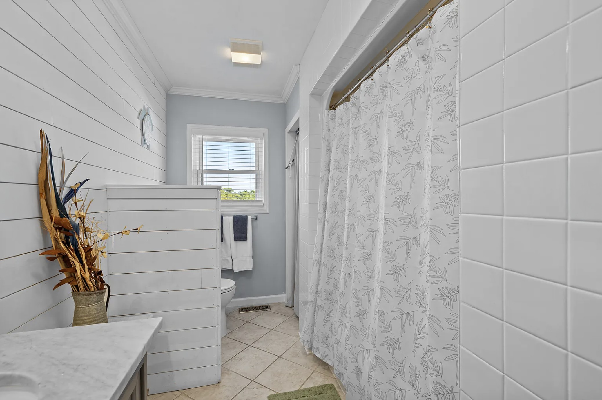 Second bathroom shower and toilet, attached to the Second King Bedroom